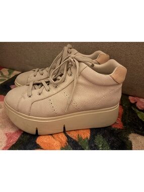 NakedFeet Essex Beige Leather Platform Sneakers Size 8M